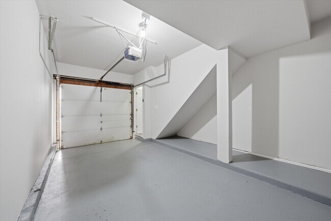 Building Photo - 238 Algonquin Ct