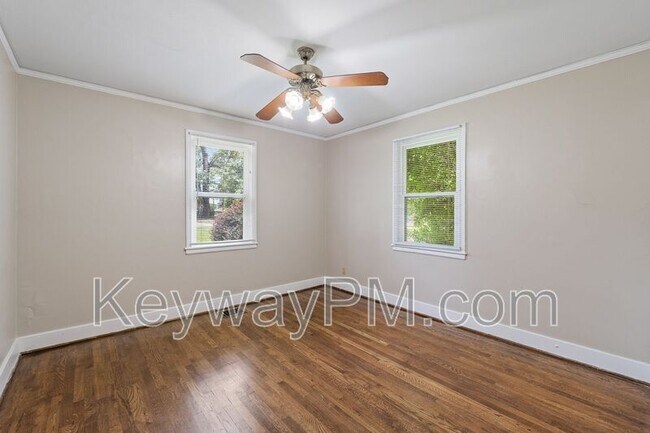Building Photo - 2334 Redwood Dr