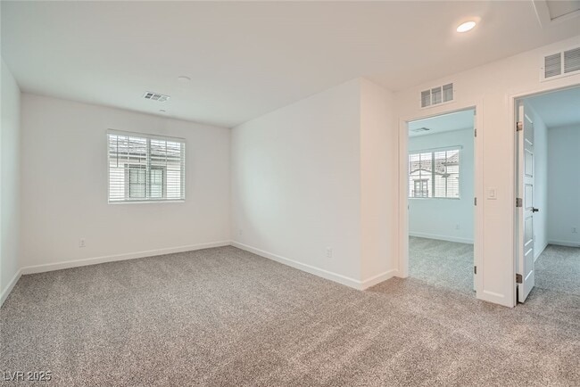 Building Photo - 911 Watford Pl