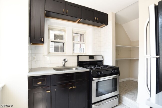 Building Photo - 285 Orchard Terrace