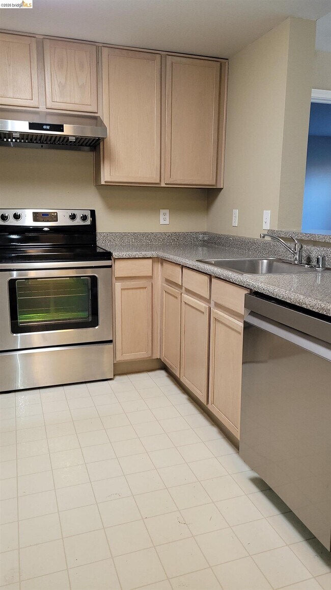 Building Photo - 555 10th St