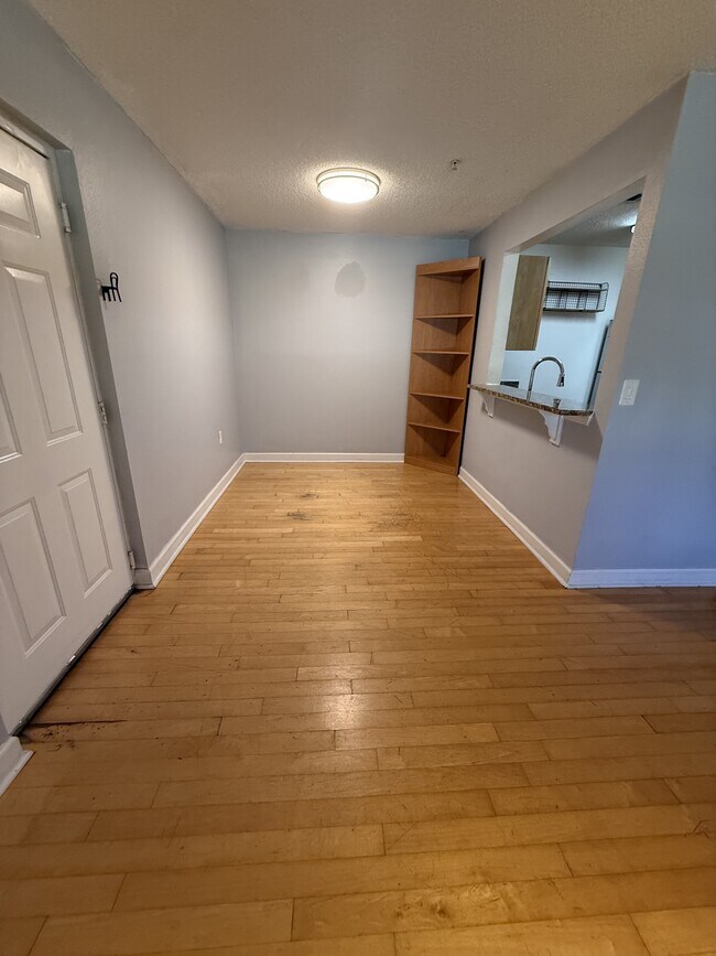 Building Photo - 2013 Dixie Belle Dr
