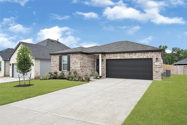 Building Photo - 11923 Wisteria Mdws Dr