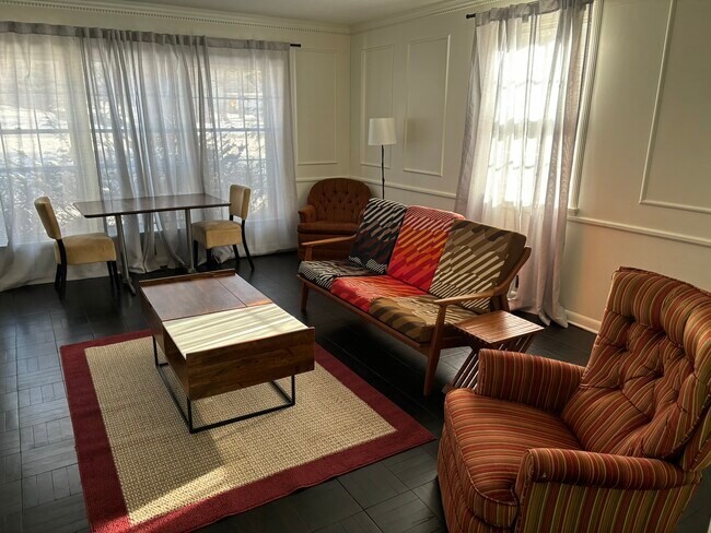 Family Room - 904 S Jordan Ave