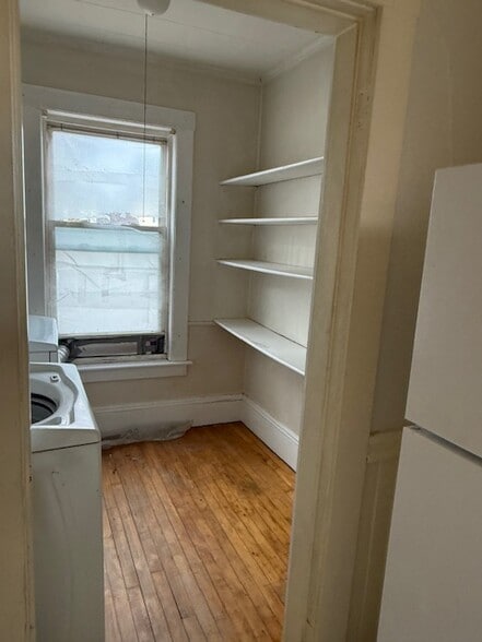 Pantry Shelves - 207 Peach St