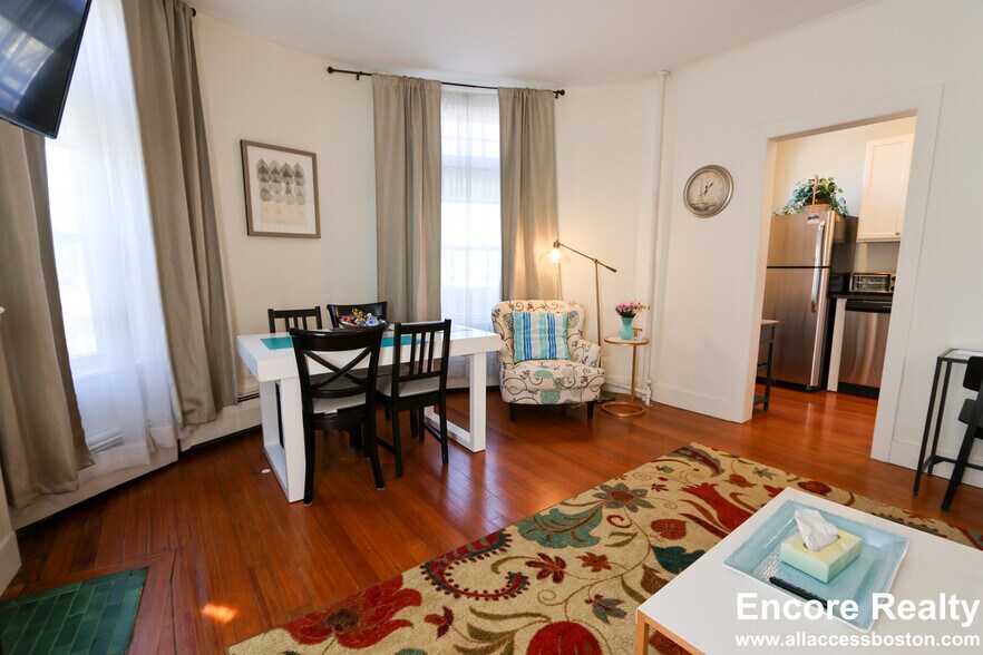 Building Photo - 1874 Beacon St