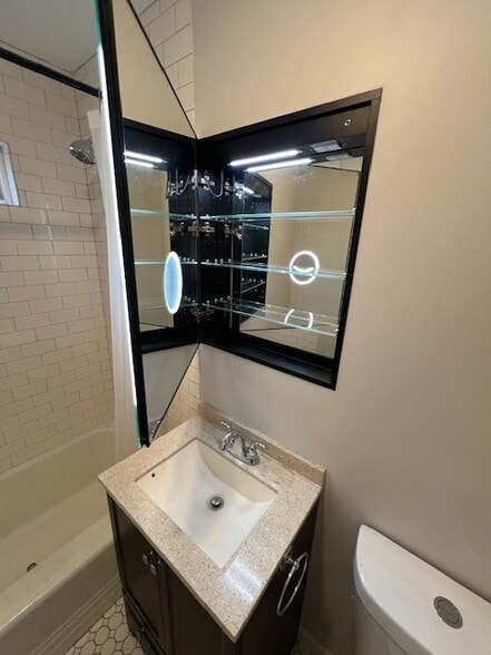 Remodeled Bath - 7222 East Burnside