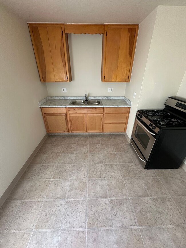 Building Photo - 1370will