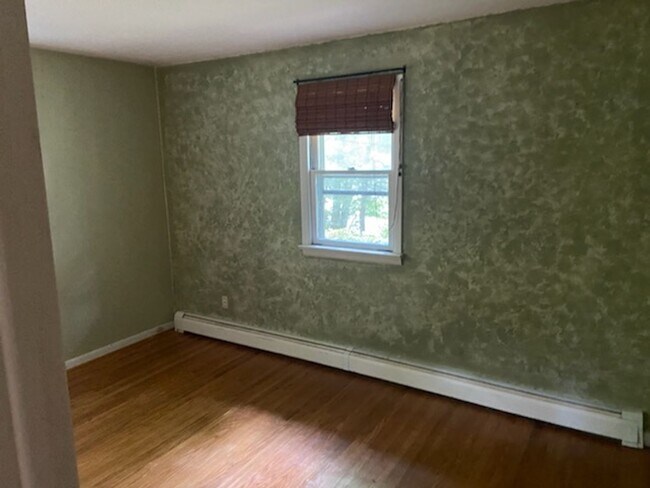 Building Photo - 730 Lonely Cottage Rd