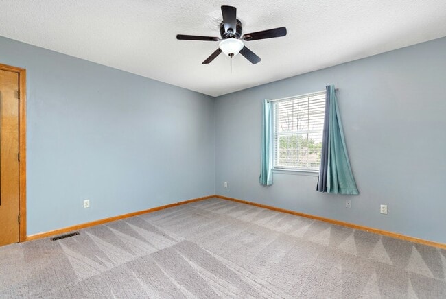 Building Photo - 1137 Dean Dr