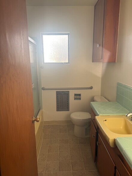 Bathroom - 544 W Vesta St