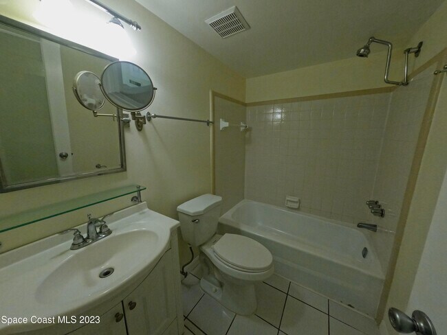 Building Photo - 3135 Shady Dell Ln