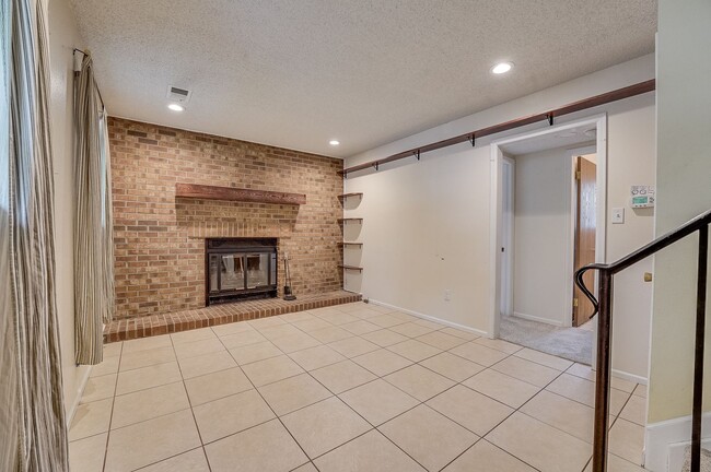 Building Photo - Cul-de-Sac Comfort | Updated Interior + Large Fenced Yard