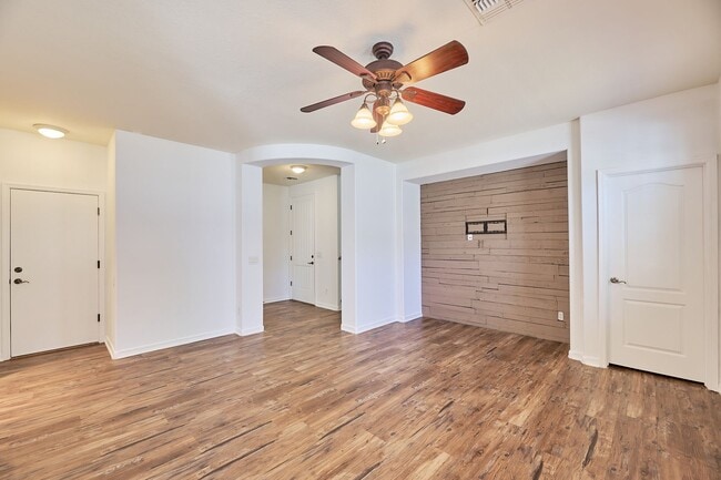 Building Photo - 2340 W Dusty Wren Dr