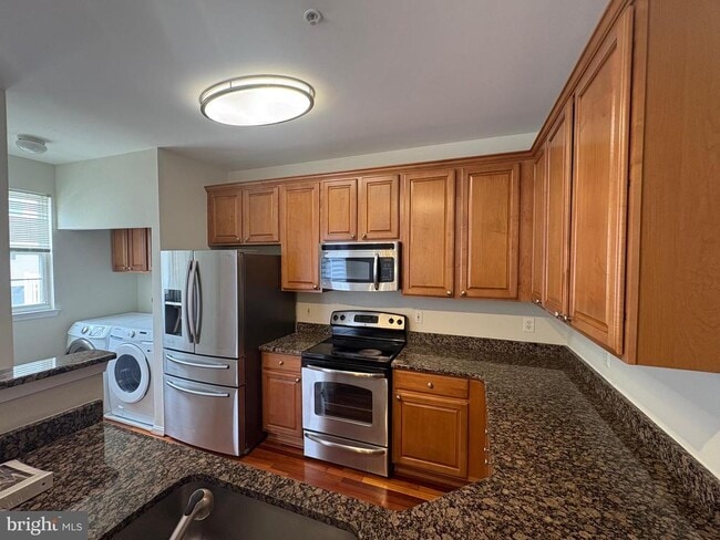 Building Photo - 537 Ensemble Ct