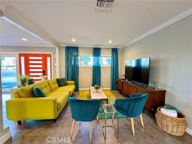 Building Photo - 1331 S Sunrise Way
