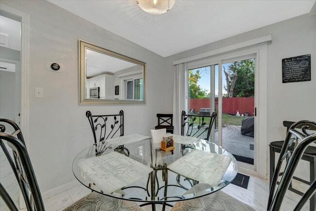 Building Photo - 4213 E Yukon St