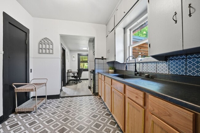 Building Photo - Three Bedroom Rental