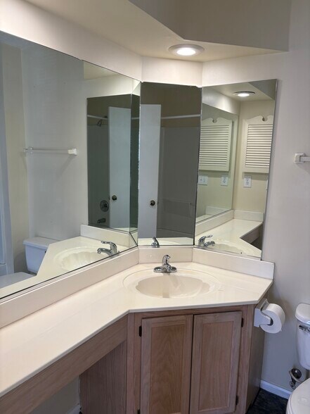 Building Photo - 4708 Shallowford Cir