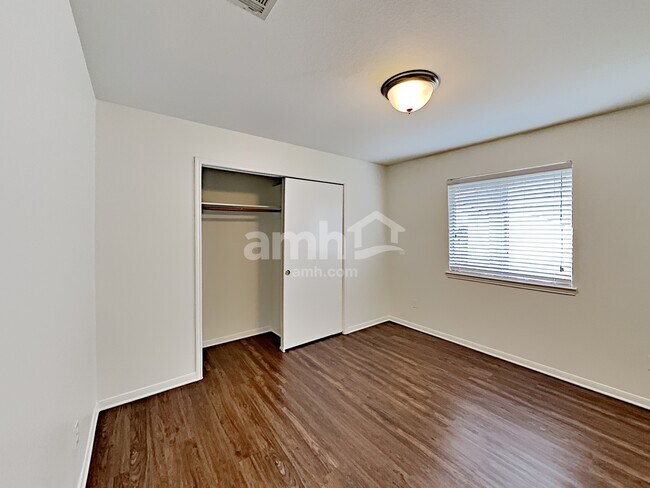 Building Photo - 23126 N Waterlake Dr