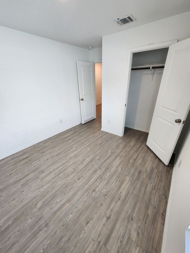 Building Photo - PALOMA Subdvison/ Converse Area