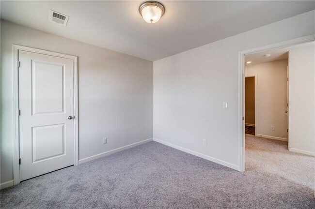 Building Photo - 300 Coverly Ct