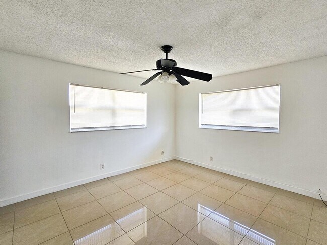 Building Photo - 8051 S Colony Cir