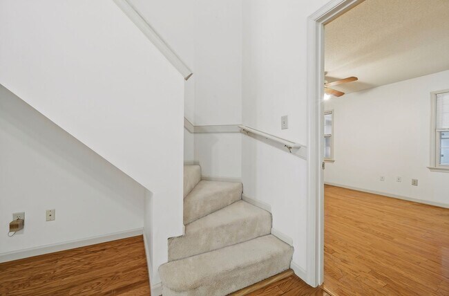 Building Photo - 109 Larkspur Hollow