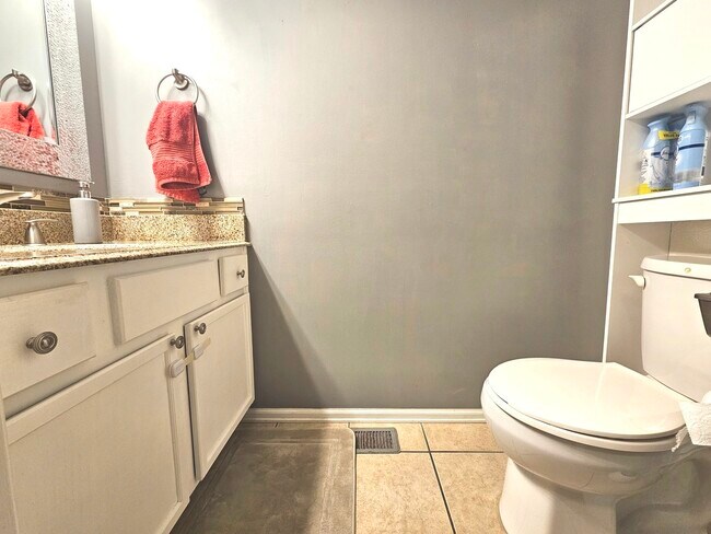 Building Photo - 579 Scott Ln