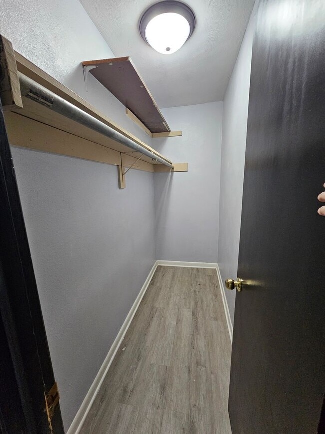 Building Photo - Hall Street