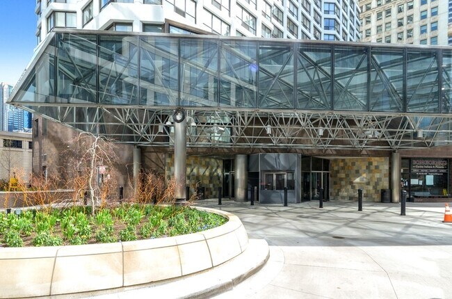 Building Photo - 405 N WABASH Ave