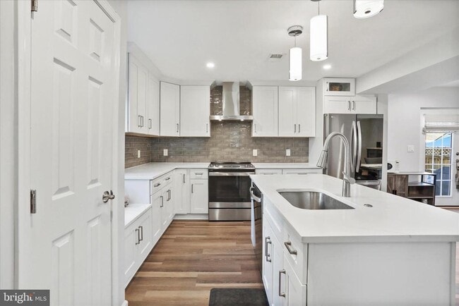 Building Photo - 408 Blue Ridge Ave NE