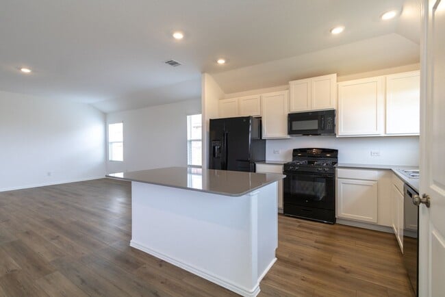 Building Photo - 157 Seminole Dr