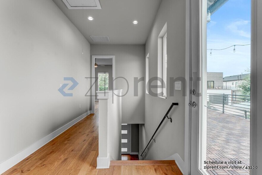 Building Photo - 6016 Seville Dr