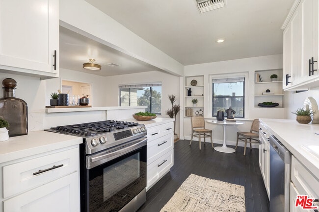 Building Photo - 9125 David Ave