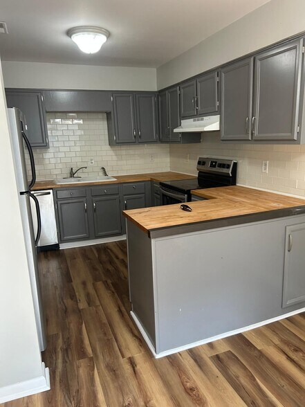 Building Photo - 4717 Walden Pond Dr