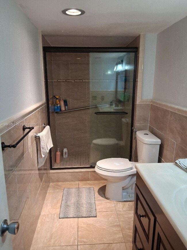 Building Photo - 1400 St Charles Pl