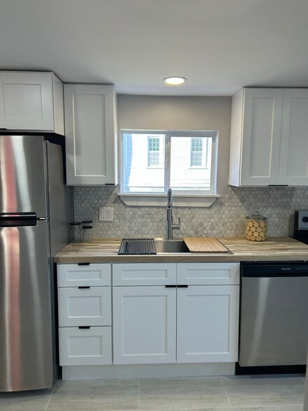 Building Photo - 12034 Main St