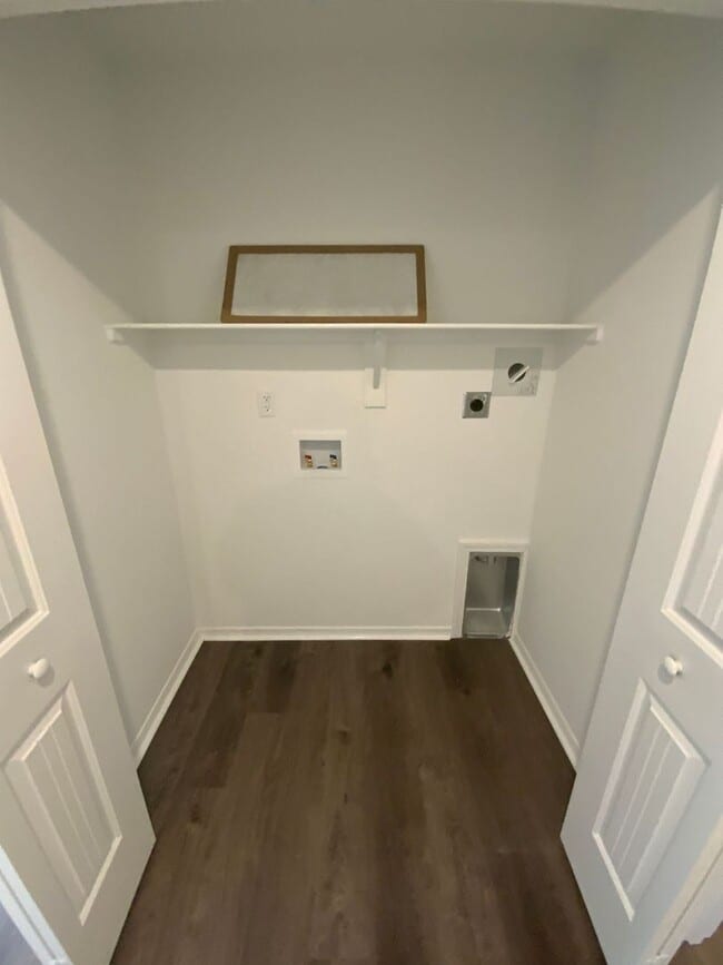 Building Photo - 8101 Donna Dr