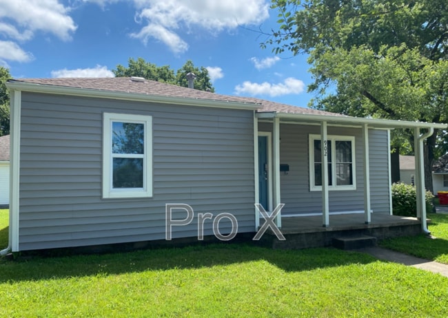 Primary Photo - 902 N Grand St