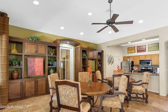 Building Photo - 2550 E River Rd