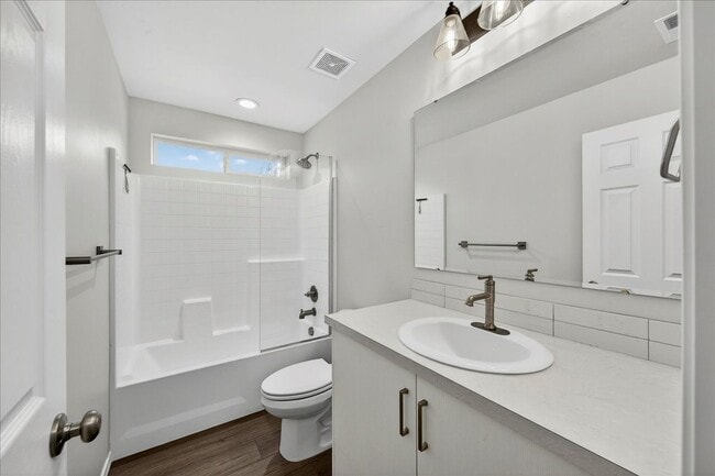 Building Photo - 878 W Jasper St