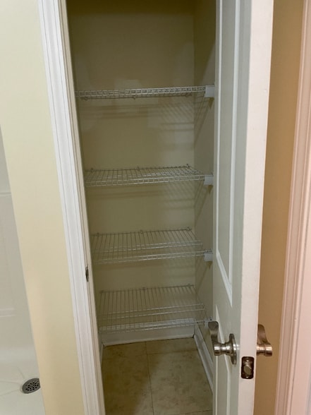 Building Photo - 502 Dickinson St