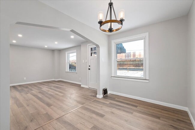 Building Photo - 3 Bedroom, 1 Bathroom Rental in Avalon