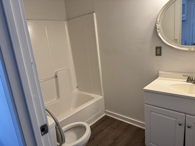 Building Photo - 416 Ash St