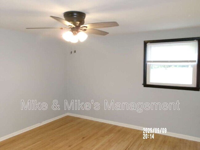 Building Photo - 6400 N 73rd St