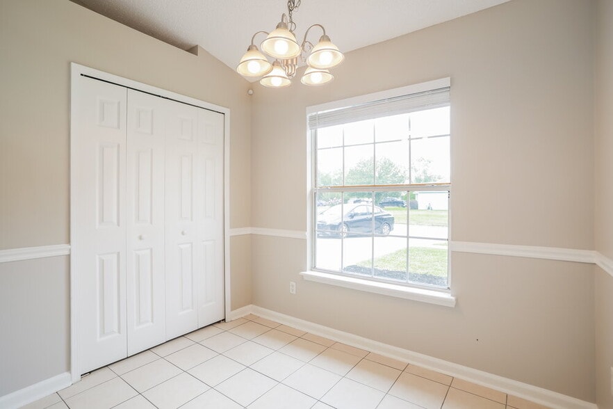 Building Photo - 7835 Longhorn Cir E