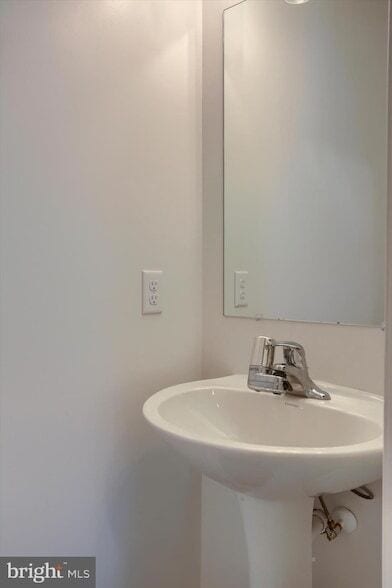 Building Photo - 30 Parkview Dr