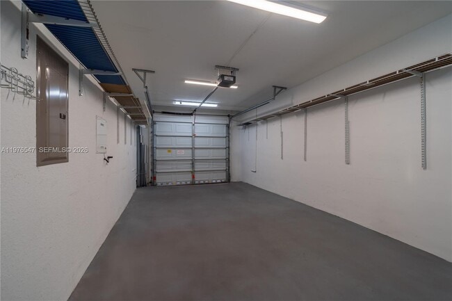 Building Photo - 5327 SW 40th Ave