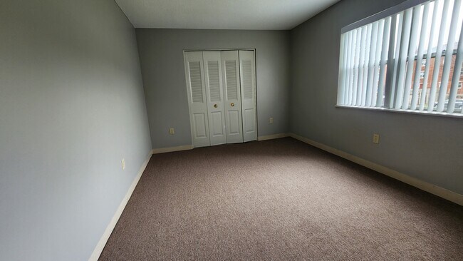 Building Photo - 102 North Point Dr